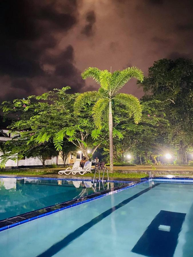 Randiyaepiliyagoda Resort Avissawella Exterior foto